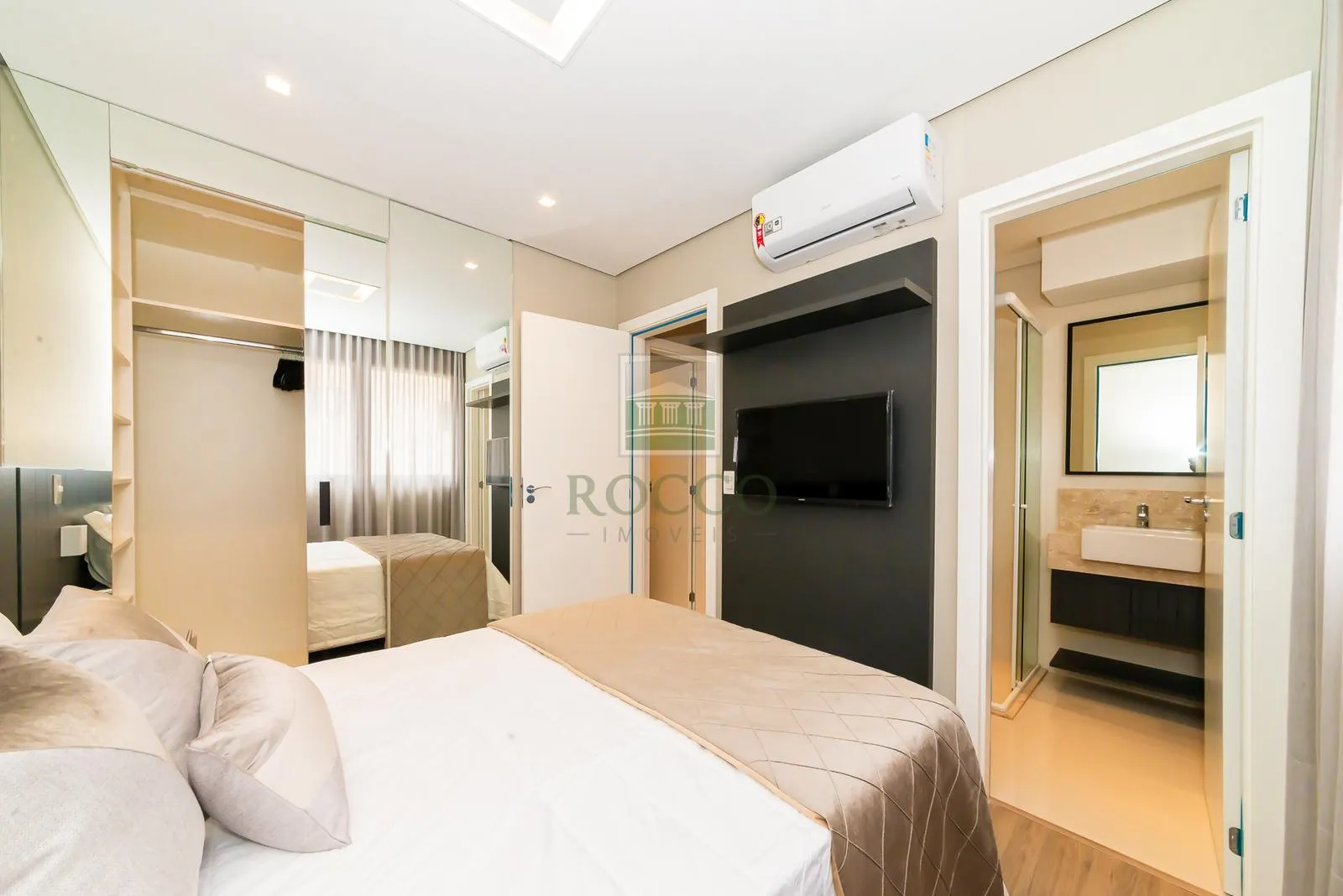 Furnished 1-bedroom apartment with an open kitchen — photo 18