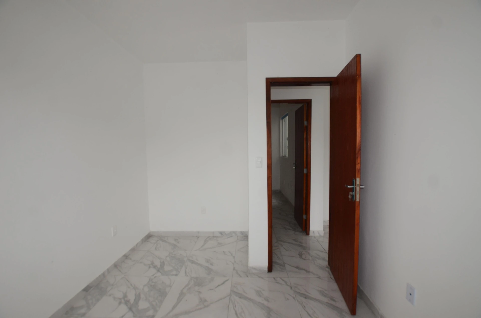 2-bedroom house with a bathtub — photo 24