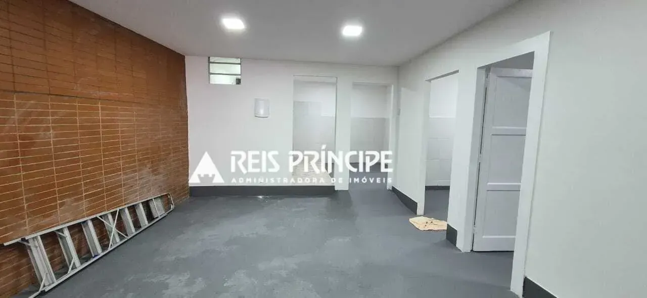 Unfurnished 200 m² house with 5 bedrooms and a balcony — photo 9