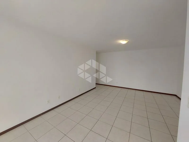 Apartamento de 3 quartos em condomínio com piscina — photo 11