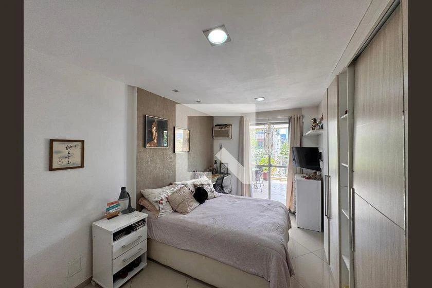 Glass-enclosed balcony in a 2-bedroom apartment, 115 m² — photo 17