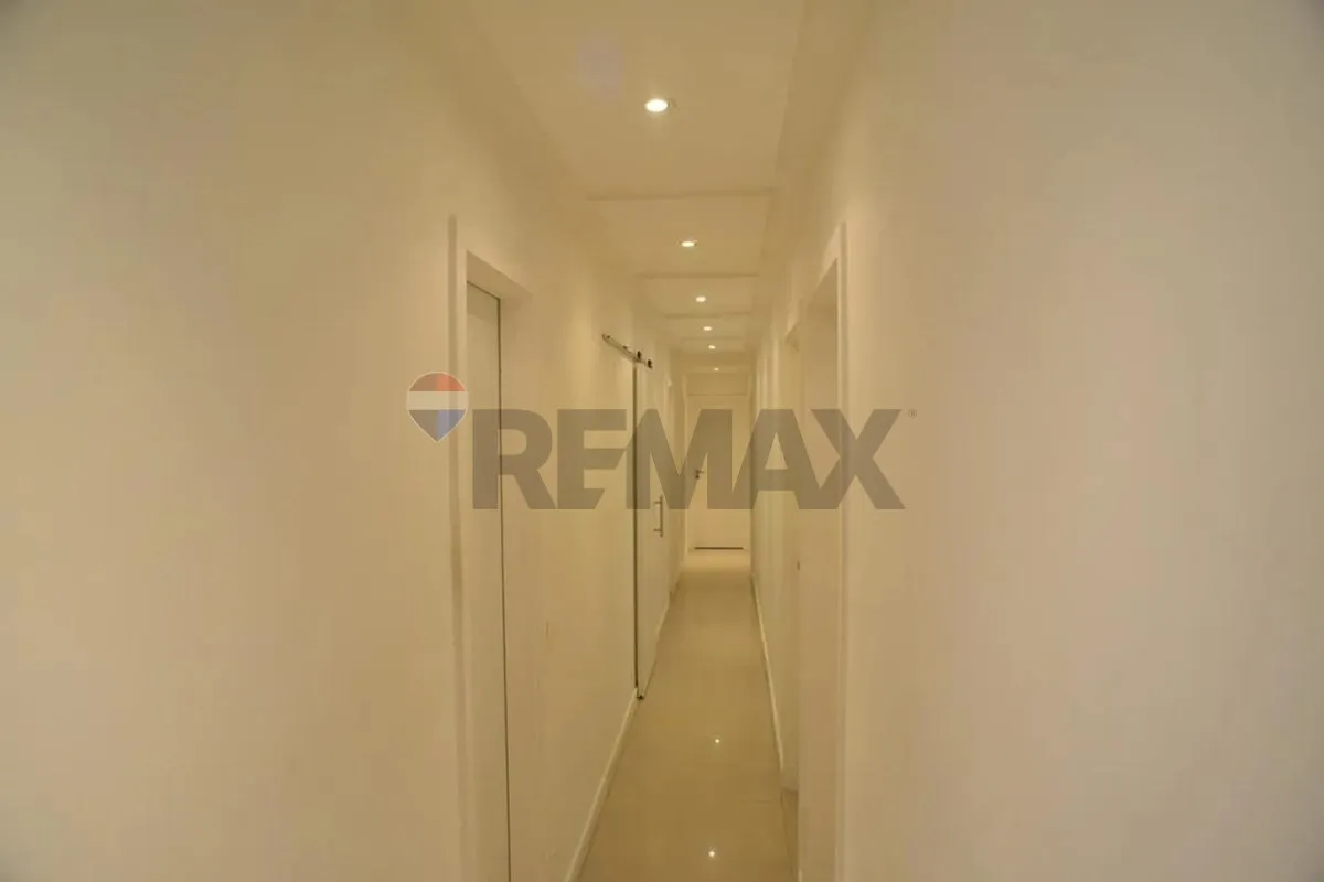 Apartment with 5 bedrooms and a glassed-in balcony — photo 10
