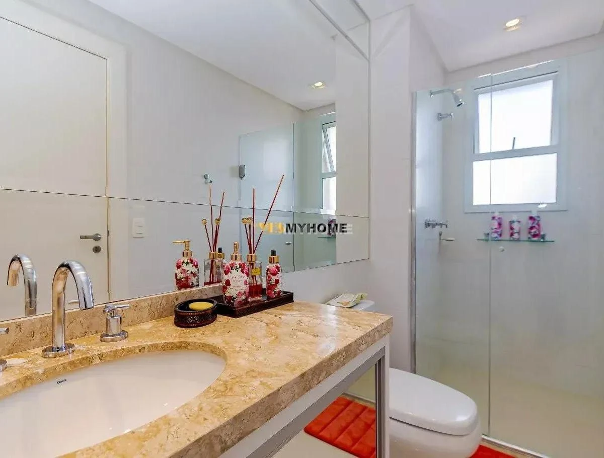 Furnished apartment with 3 en-suite bedrooms and balcony — photo 42