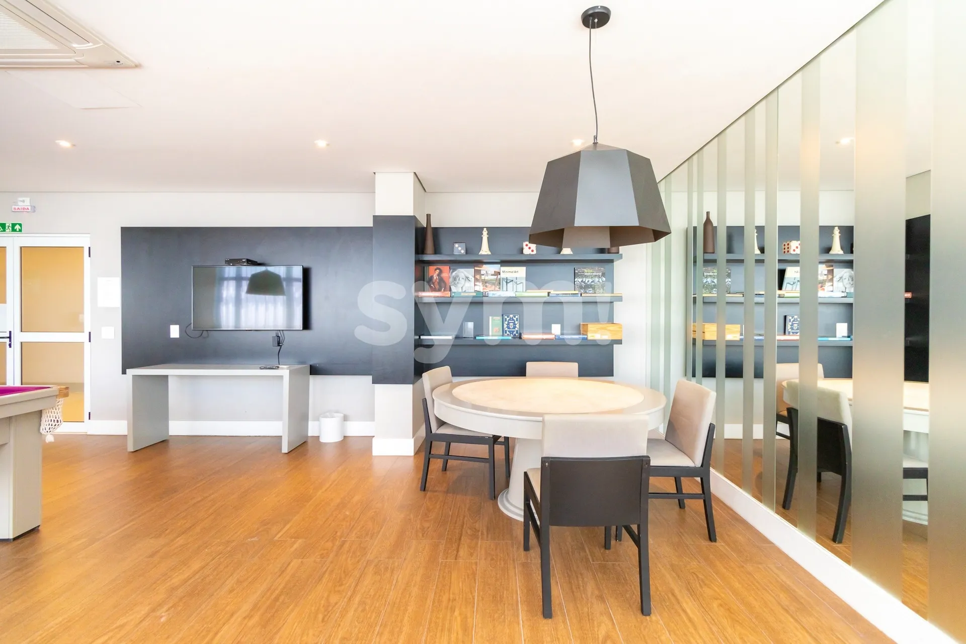 Furnished 2-bedroom apartment with a balcony grill — photo 11