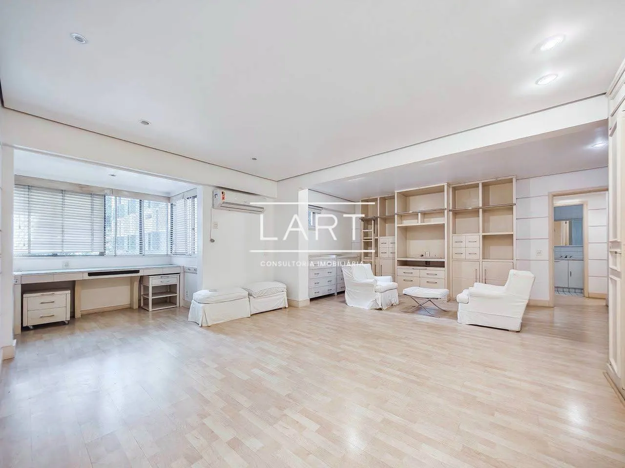 Home office in a 3-bedroom apartment, 191 m² — photo 14