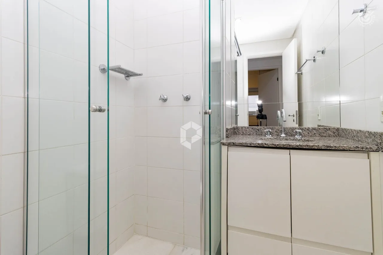 Furnished 2-bedroom apartment with balcony — photo 10