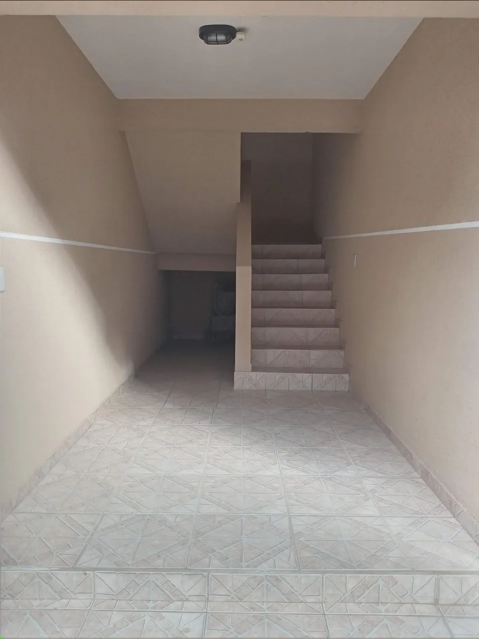 Unfurnished 2-bedroom apartment with glass shower — photo 15