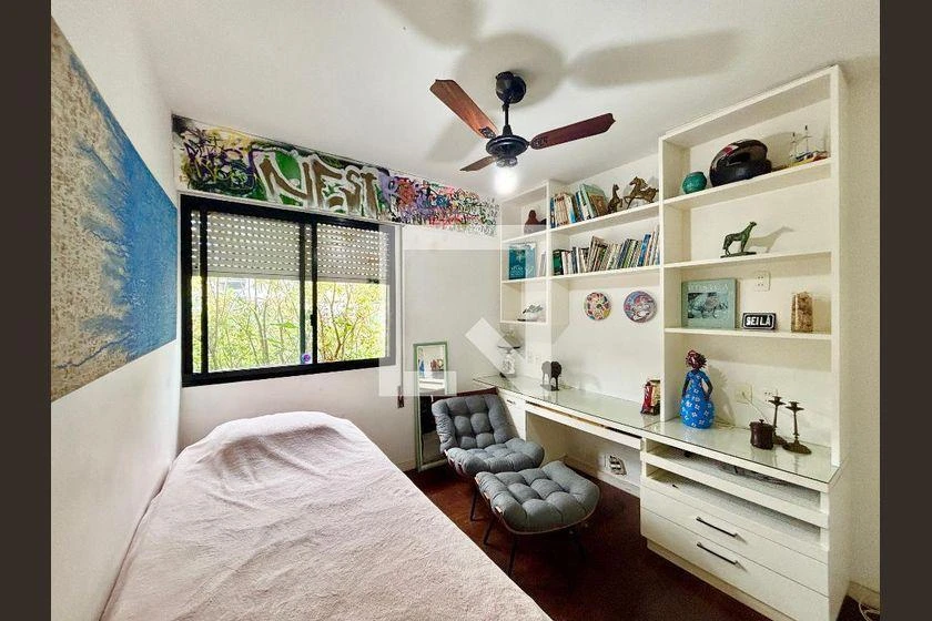 Apartment with 4 bedrooms and an en-suite bathroom — photo 32