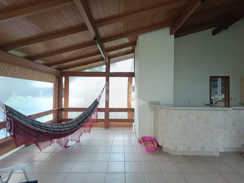 Furnished 360 m² house with 3 bedrooms and 6 parking spaces — photo 7