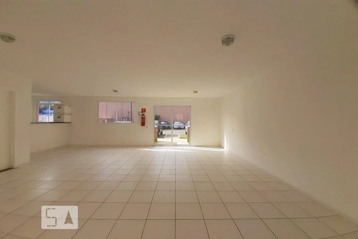 Balcony with a grill in a 2-bedroom apartment, 45 m² — photo 2