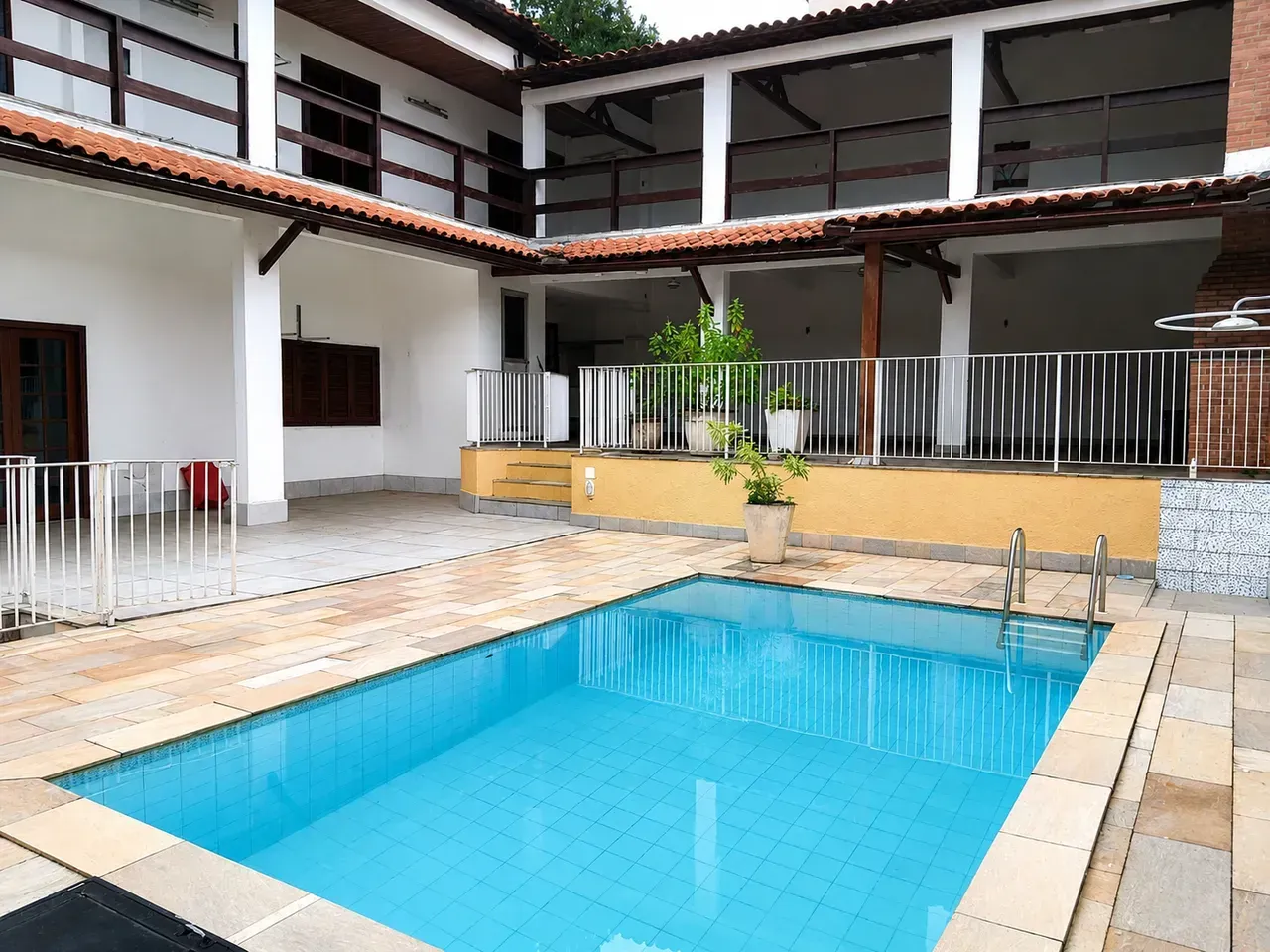 House with 5 bedrooms and mountain views — photo 5