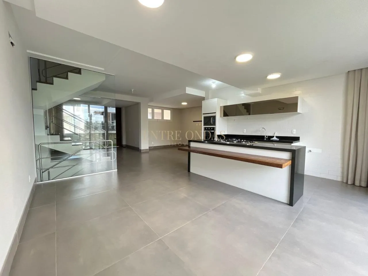 Water view in a 4-bedroom house, 263 m² — photo 26