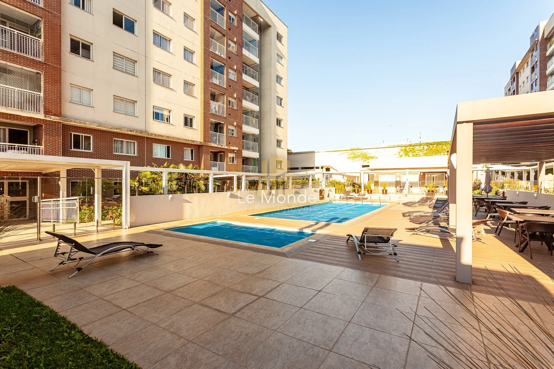 2-bedroom apartment with a balcony — photo 38