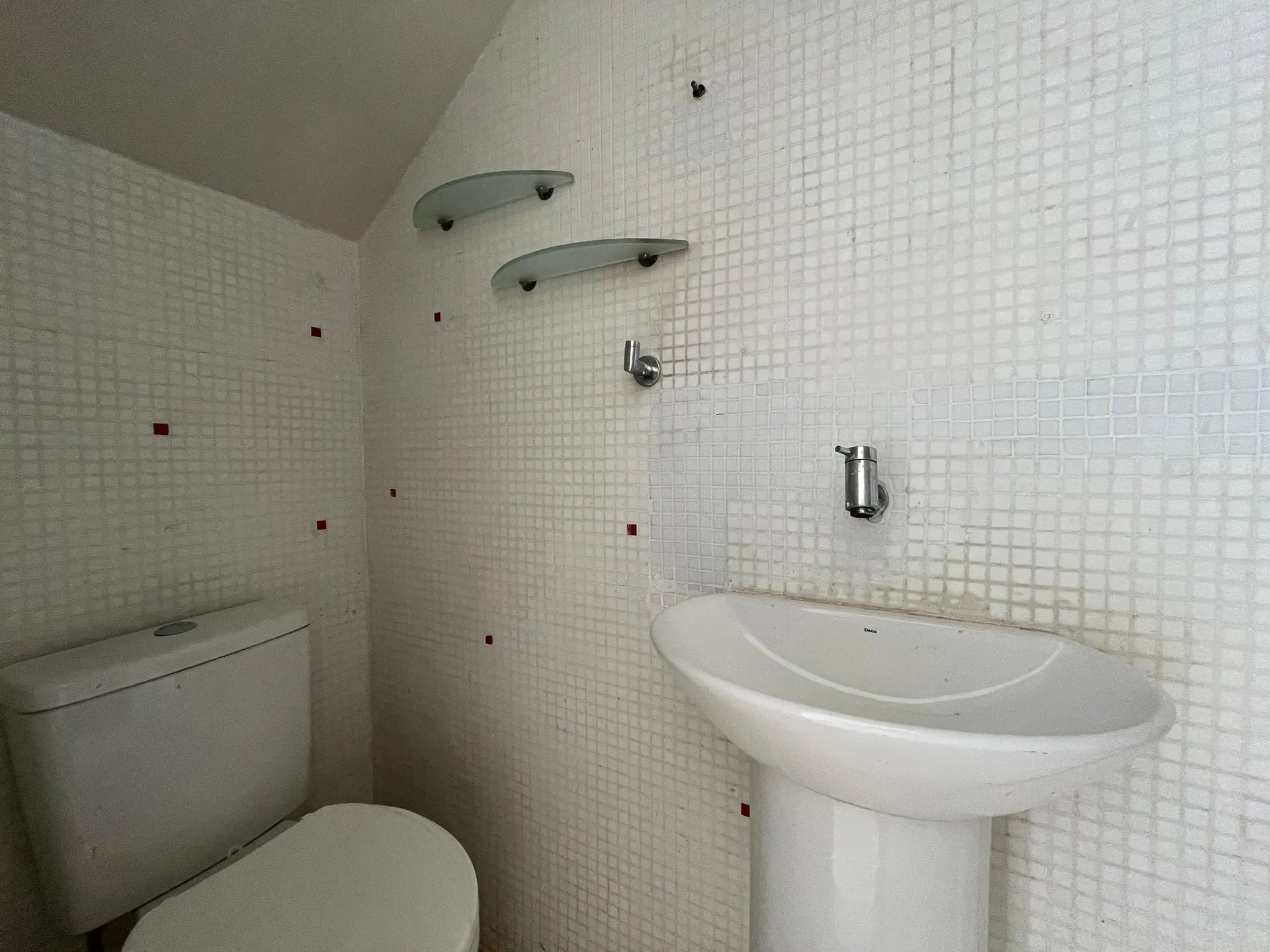 Bathtub in a 2-bedroom apartment, 170 m² — photo 31
