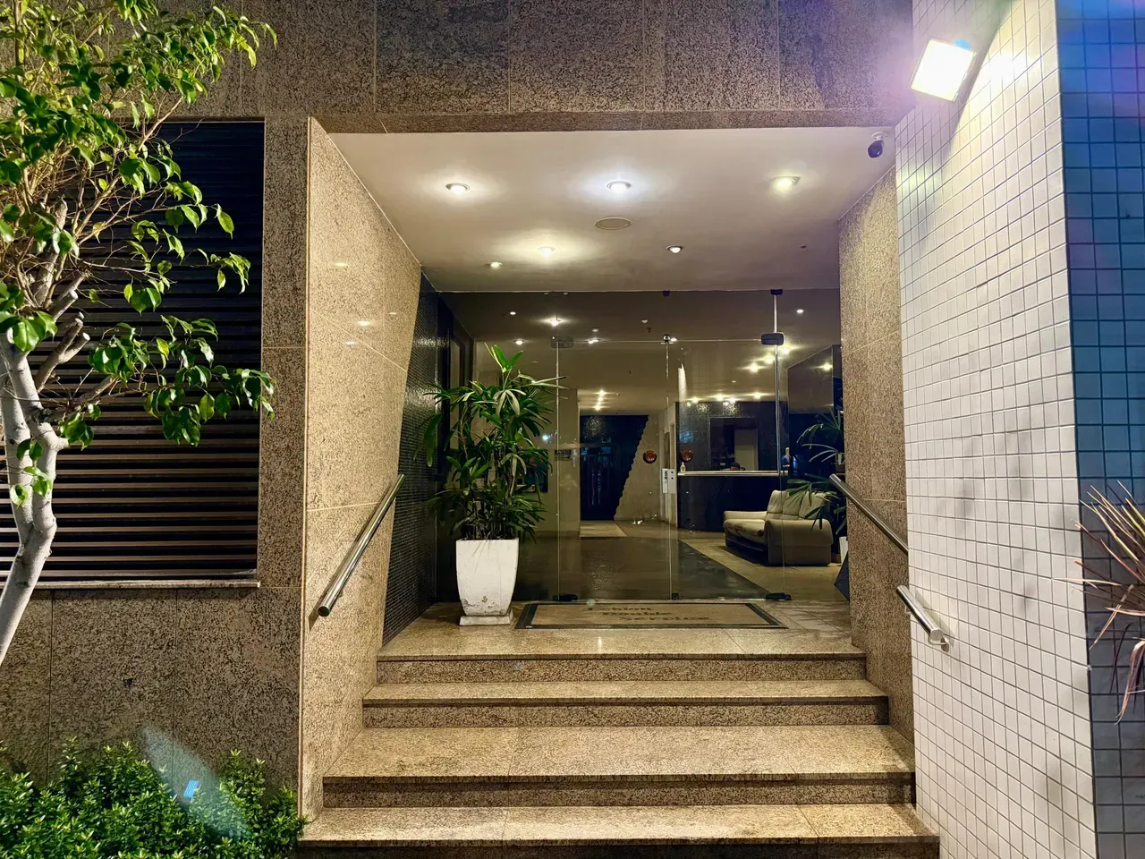 Furnished 96 m² apartment with 2 bedrooms and 3 bathrooms — photo 19