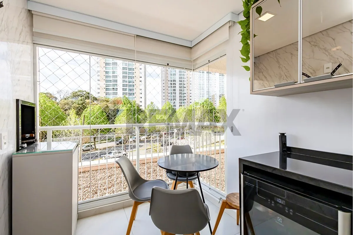 Glass-enclosed balcony in a 2-bedroom apartment, 69 m² — photo 18