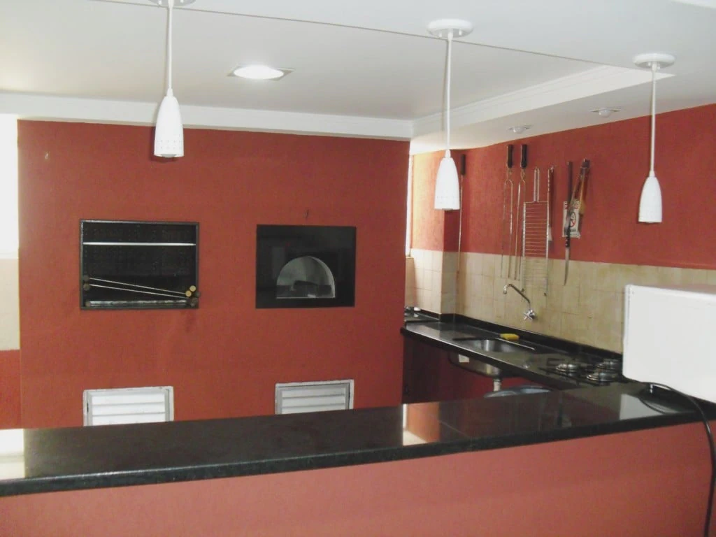 2-bedroom apartment with wood or laminate floors — photo 27