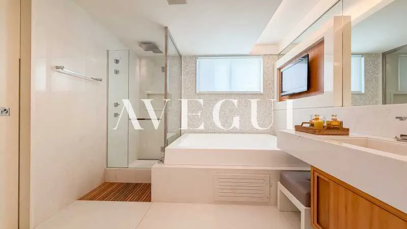 Квартира 530 м²: 4 суїти, 5 ванних і вид на воду — photo 20