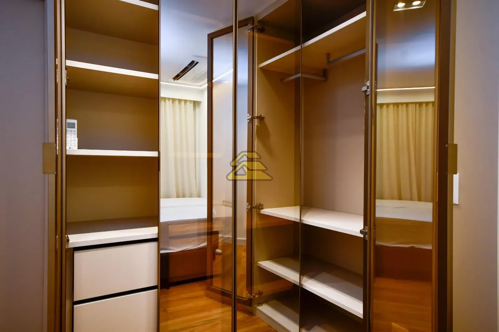 Apartamento mobiliado de 2 quartos com 2 suítes e varanda — photo 29