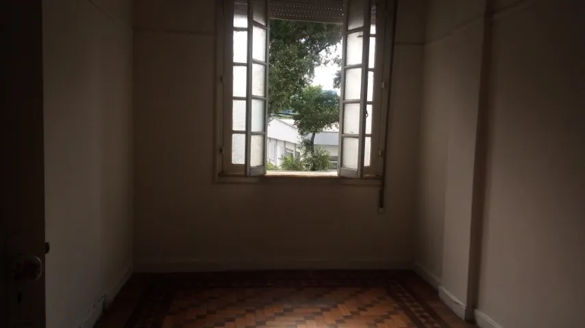 2-bedroom apartment with a separate kitchen and balcony — photo 5