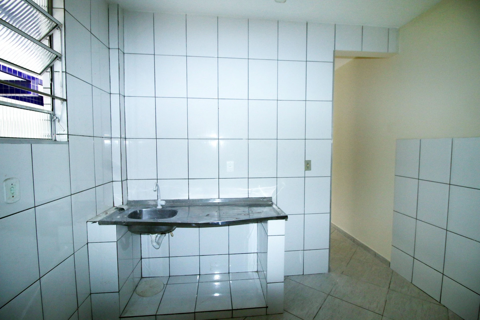 1-bedroom apartment with a balcony and laundry area — photo 7