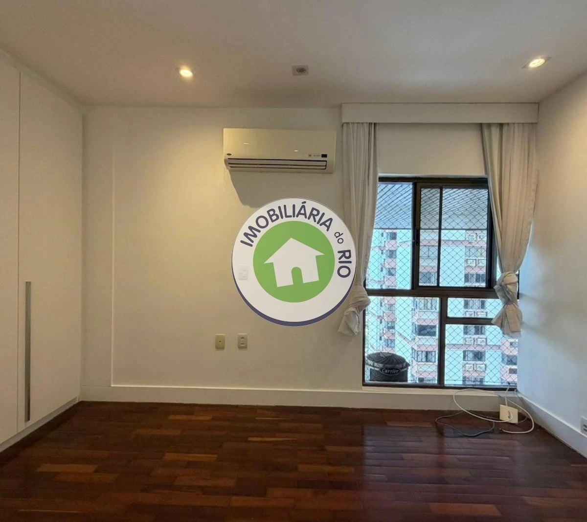4-bedroom rental with 5 bathrooms and water views — photo 10