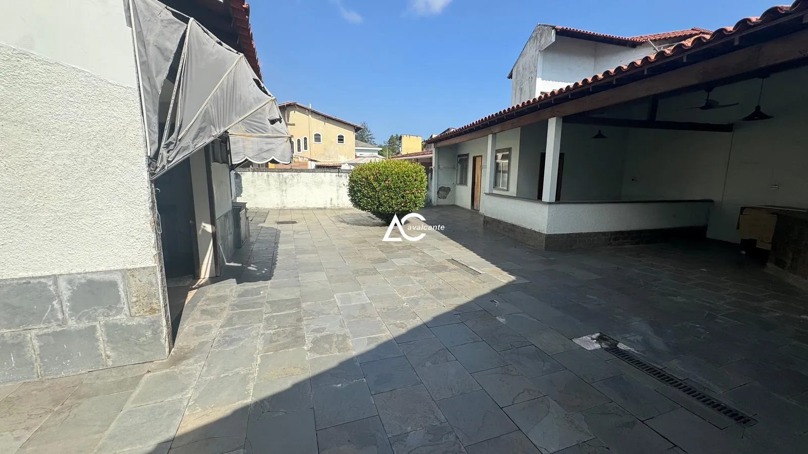 Furnished duplex house with 4 bedrooms and 600 m² — photo 17