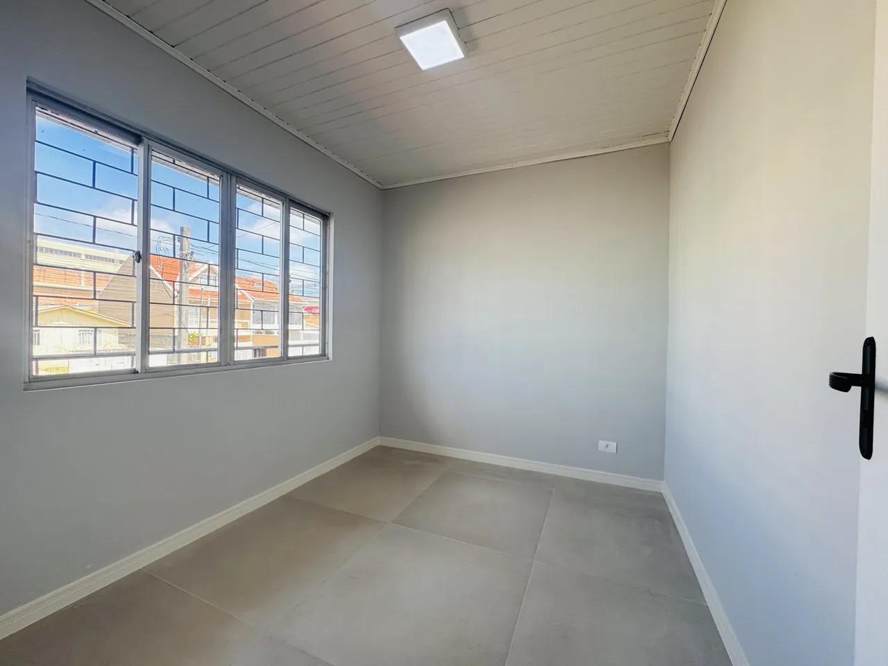 Rental house with 2 bedrooms and a balcony — photo 3
