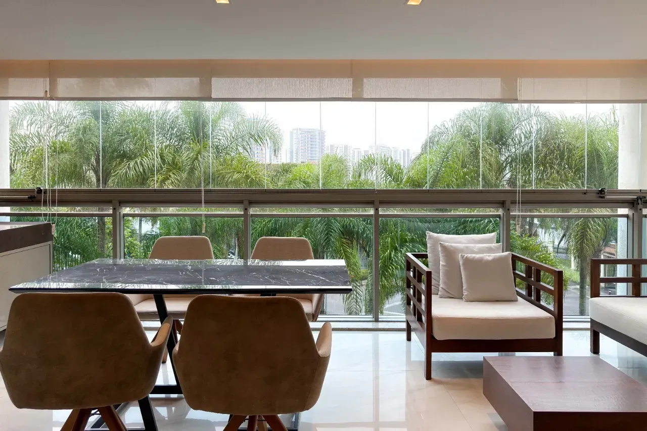 Furnished apartment with 4 bedrooms and 5 bathrooms — photo 17
