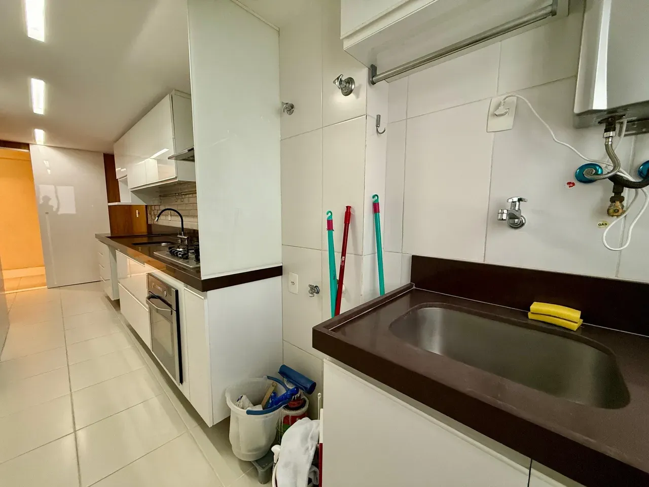 Квартира с 4 спальнями и балконом с остеклением — photo 25