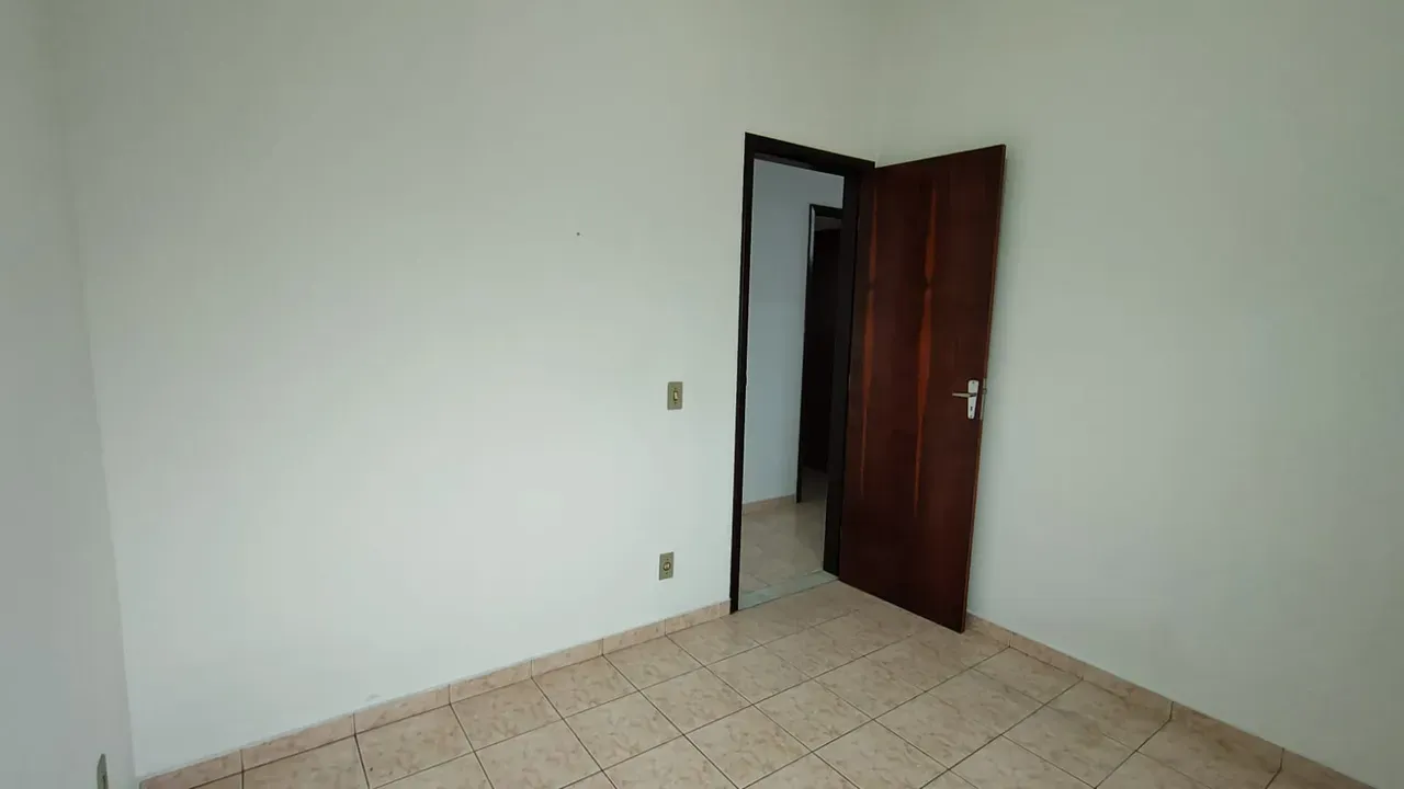 Unfurnished house with 7 bedrooms and 1 suite — photo 16