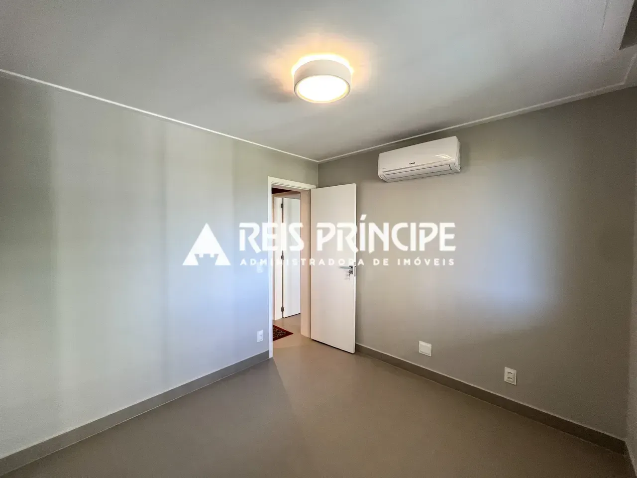 3-bedroom apartment with a suite; balcony and view — photo 10