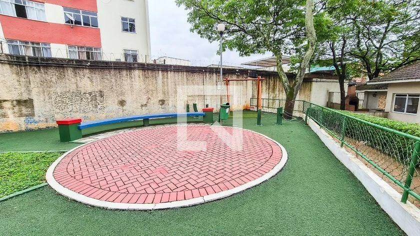 2-bedroom apartment in a building with a pool — photo 40