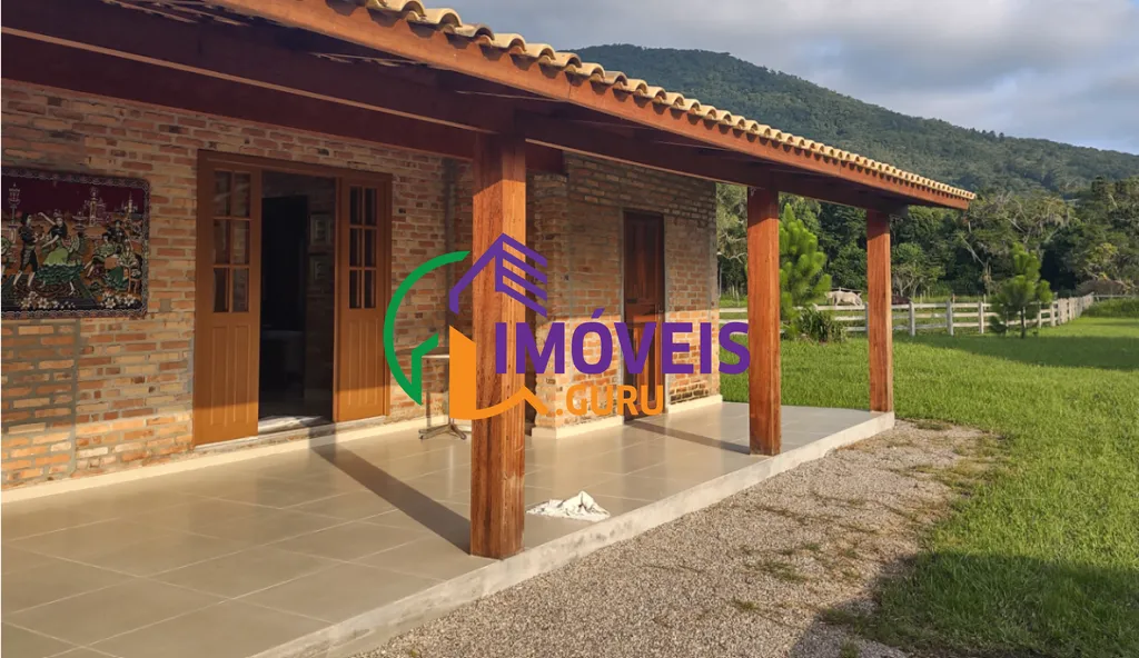 2-bedroom house with a garden