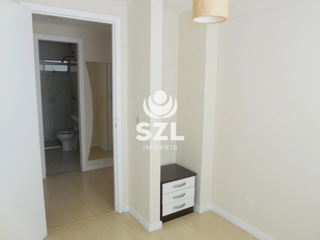 Walk-in closet in a 2-bedroom apartment, 87 m² — photo 3