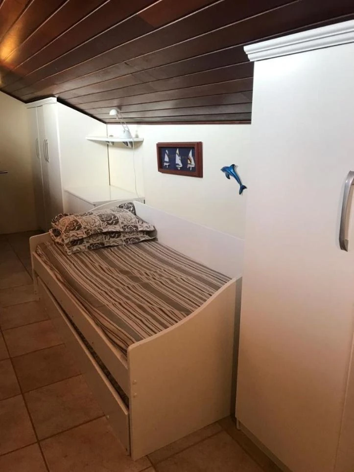 Casa de 290 m² con balcón cerrado con vidrio y bañera — photo 20