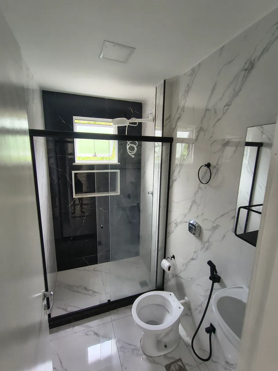 Unfurnished 1-bedroom apartment with open-plan kitchen — photo 4