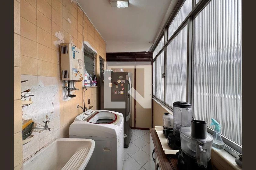 Glass-enclosed balcony in a 2-bedroom apartment, 115 m² — photo 8