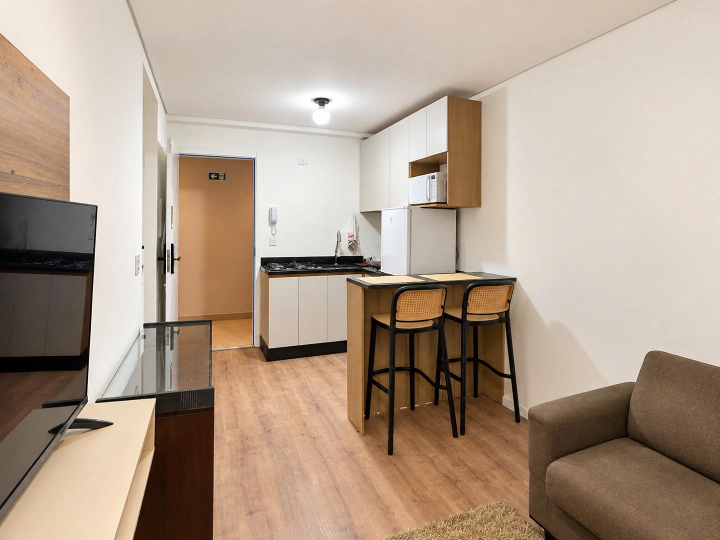 Furnished apartment in a building with a gym — photo 7