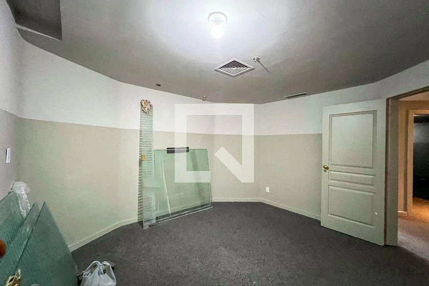 Apartment with 8 bedrooms, 3 bathrooms and 350 m² — photo 45
