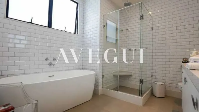 Furnished house with 4 bedrooms and 5 bathrooms — photo 25
