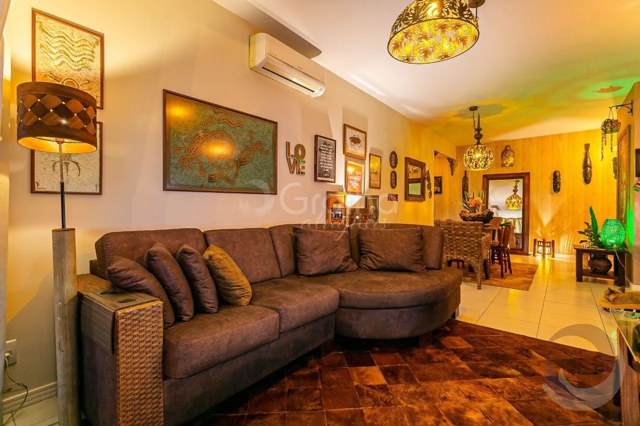 Apartment, 186 m², with a glass-enclosed balcony
