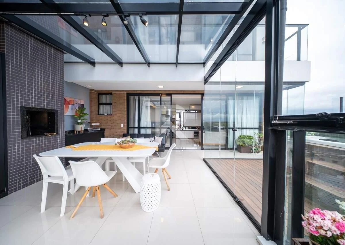 Furnished apartment, 150 m², with a glass-enclosed balcony — photo 35