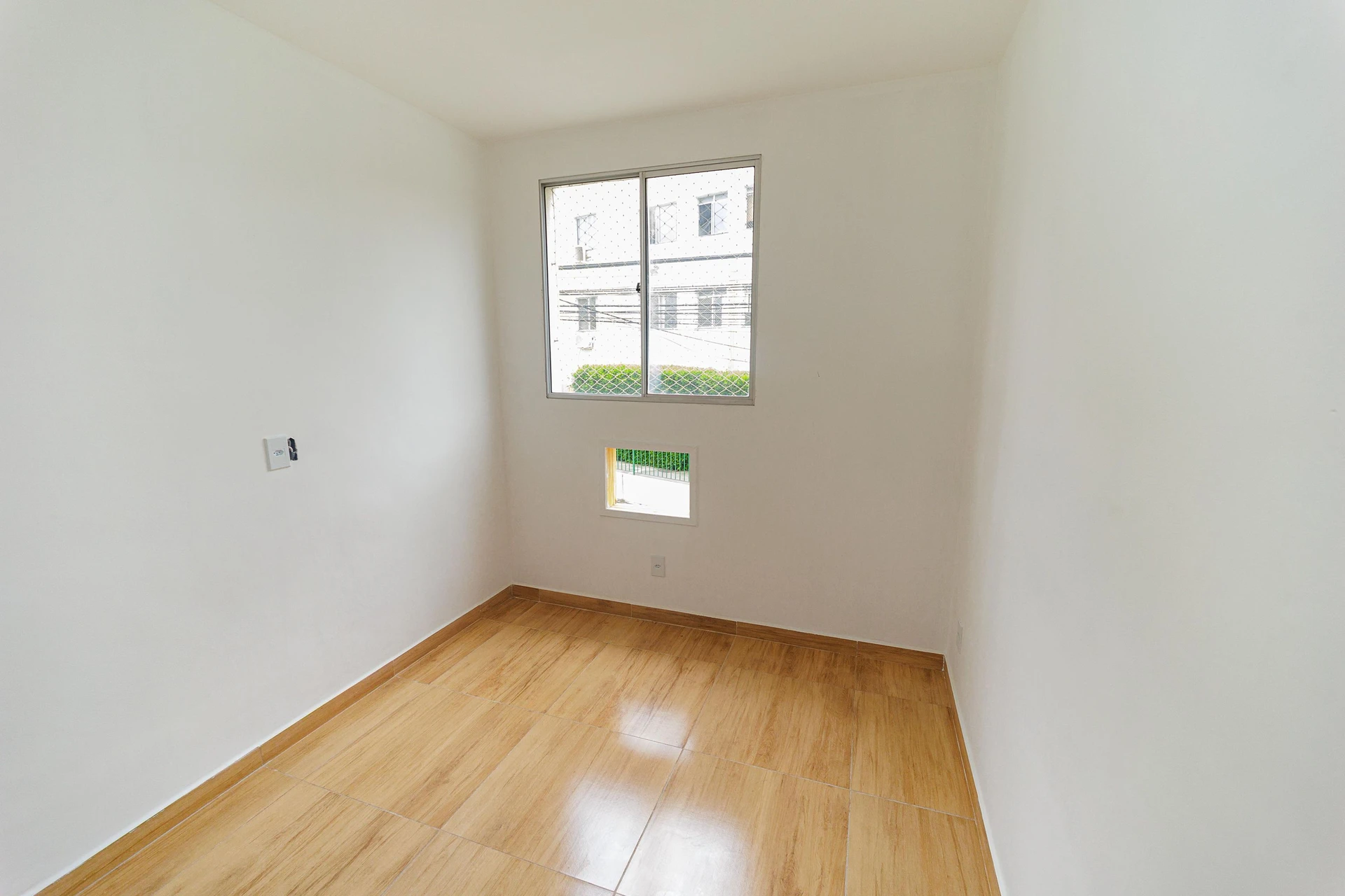 2-bedroom apartment in a building with a pool — photo 5