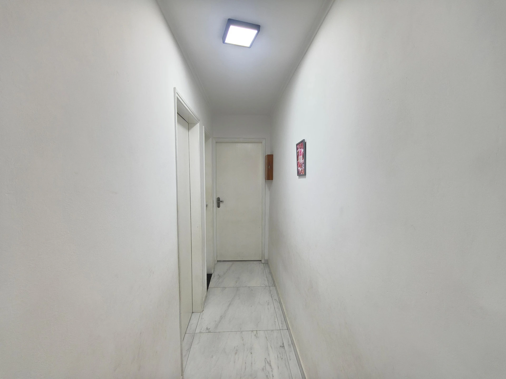 Apartment with 2 bedrooms and a balcony — photo 34