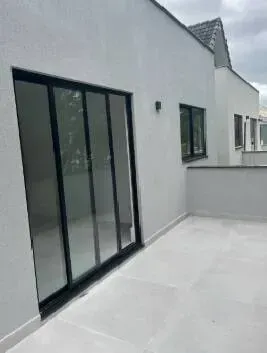 Casa com cozinha fechada e fogão a gás — photo 16