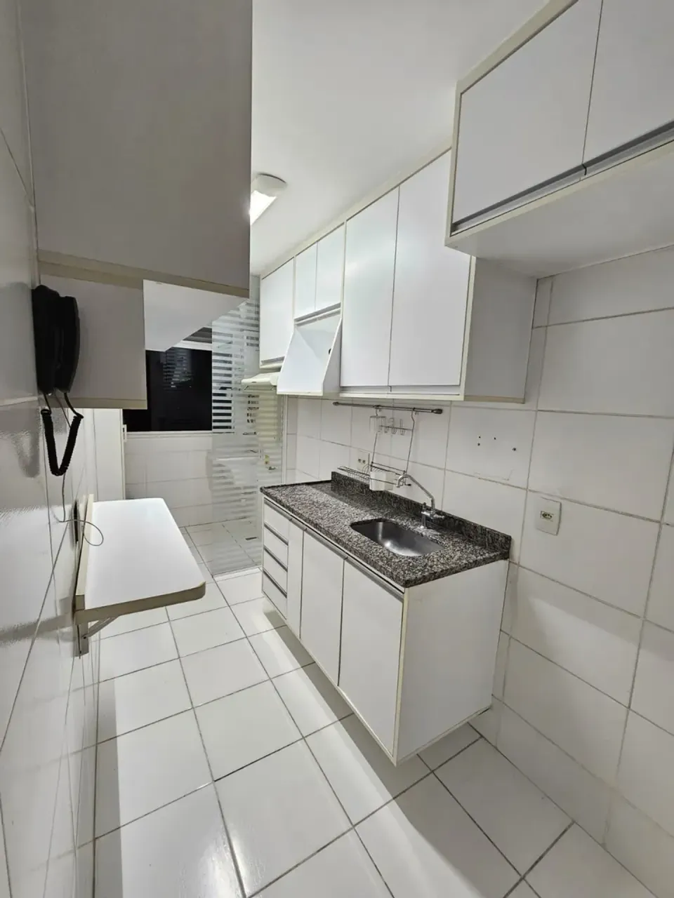Unfurnished 3-bedroom apartment with separate kitchen — photo 2
