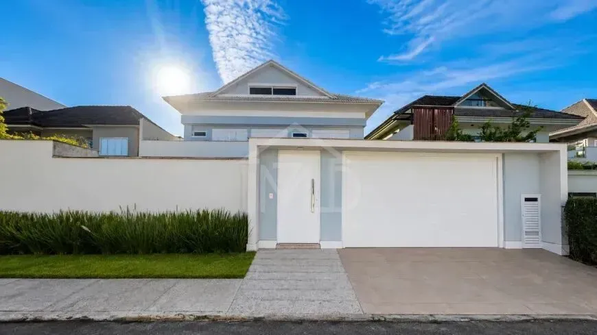 House with 4 bedrooms and 5 bathrooms, 360 m² — photo 22