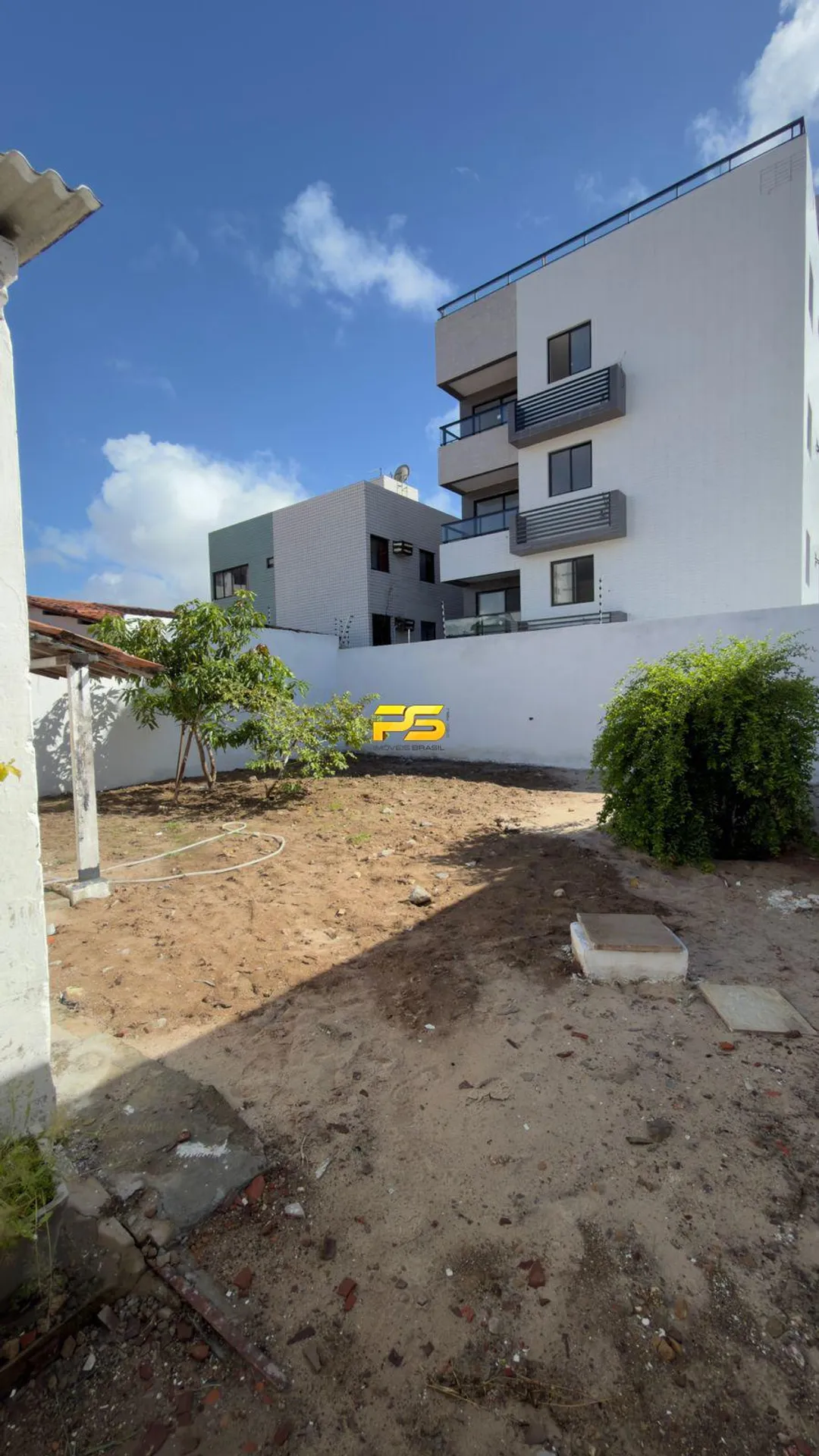 House with 3 bedrooms and 1 bathroom, 450 m² — photo 3