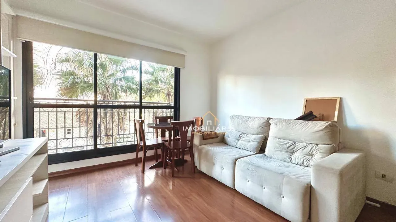 One-bedroom apartment in a building with a coworking space